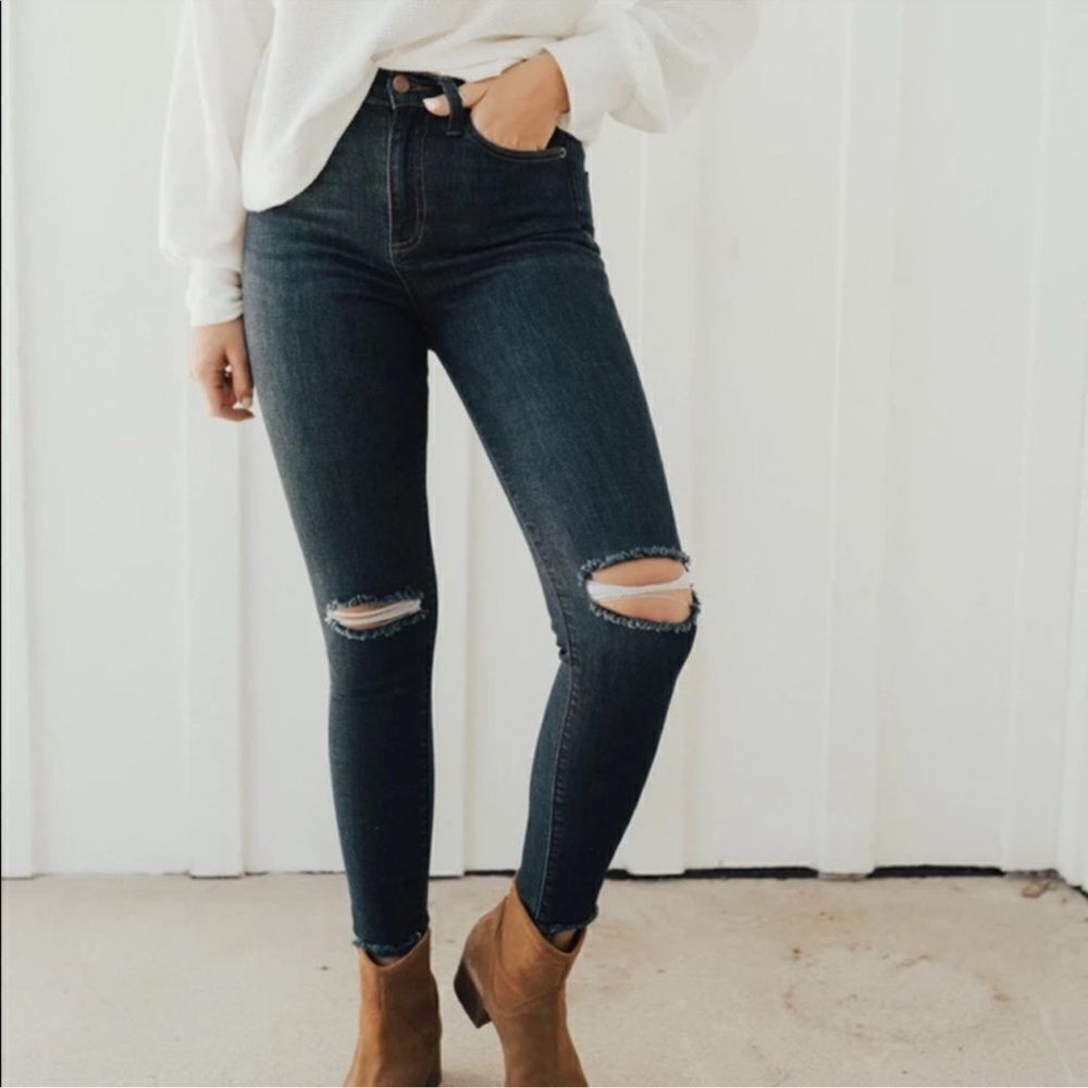 Carly Jean Los Angeles Keller Skinny Jeans Ripped Knee Distressed Size 28